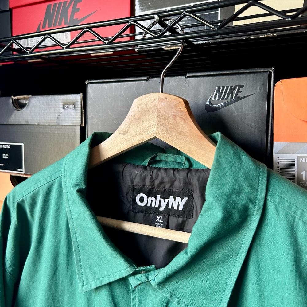 OnlyNY  Men's Jacket Green. XL. Adjustable bottom hem with cord. Snap closure